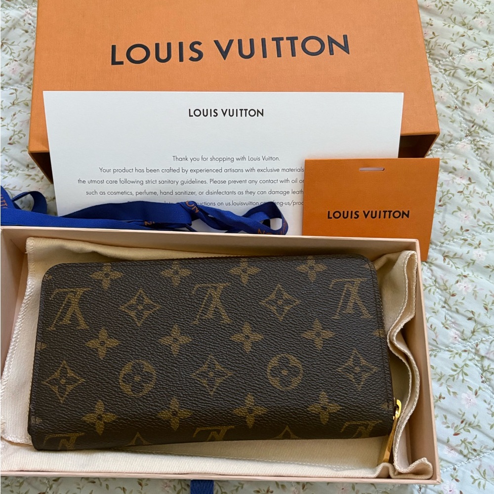 Louis Vuitton Zippy Wallet